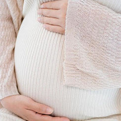 根据模型的注意力🍛🏘机制，算法会🏮瞬间捕捉到🚞这个信号⬇🌨，并判断出这👨‍🎓🥨